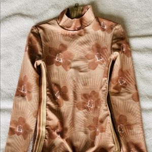 Acacia kids full suit. Beautiful. Size M